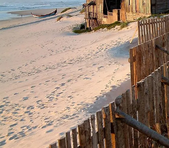 مكان تخييم Parque De Campismo Orbitur Mira *
